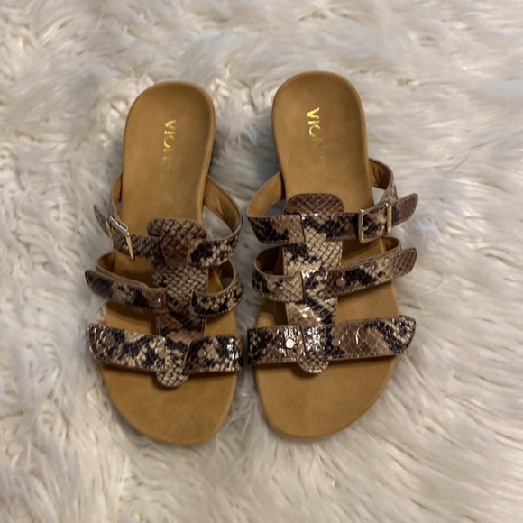 VIONIC Sandals size 8 BNWOT please see all photos adjustable stripes - Picture 16 of 16
